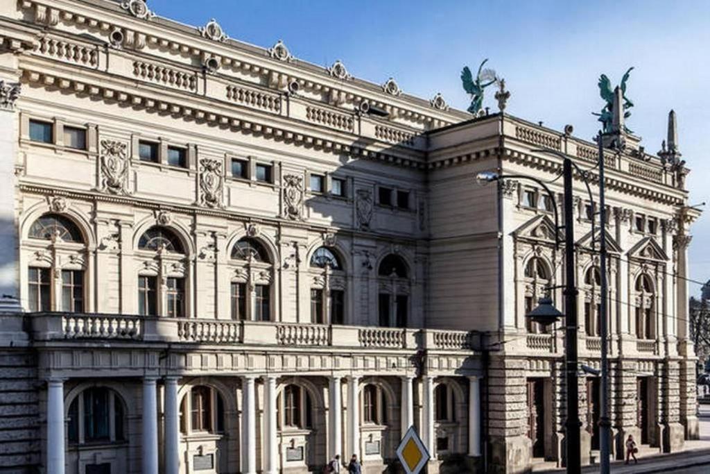 Apartment In The Center Of "Opera" Lviv Exterior foto